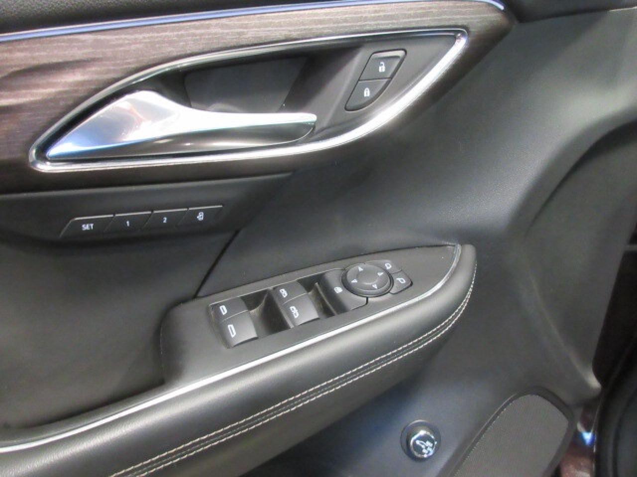 2022 Buick Envision AVENIR AWD, NAV, ROOF, LEATHER, 28K! Photo