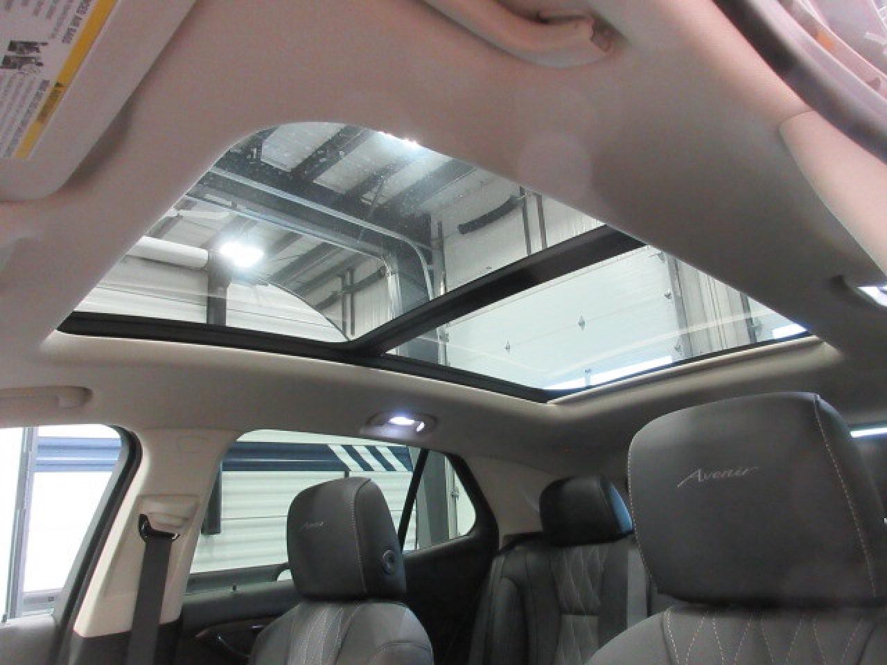 2022 Buick Envision AVENIR AWD, NAV, ROOF, LEATHER, 28K! Photo