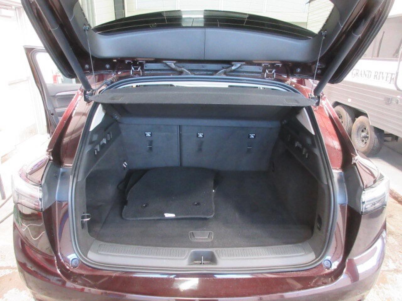 2022 Buick Envision AVENIR AWD, NAV, ROOF, LEATHER, 28K! Photo