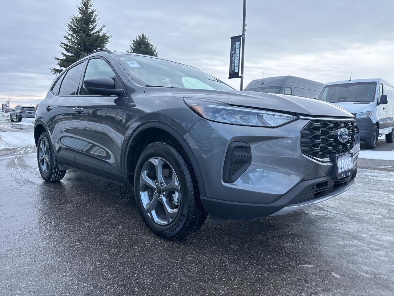 2025 Ford Escape ST-Line AWD Photo3