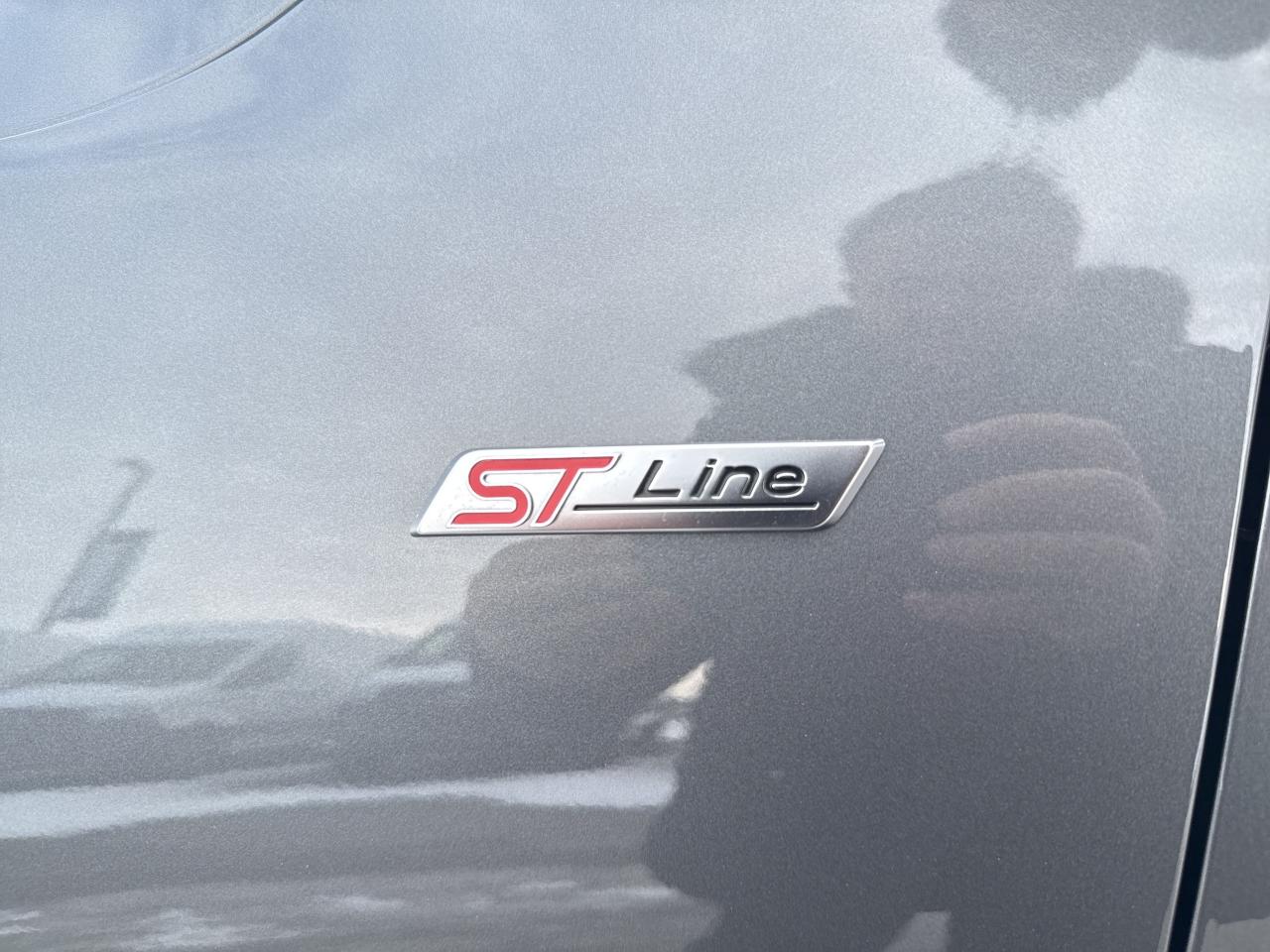 2025 Ford Escape ST-Line AWD Photo