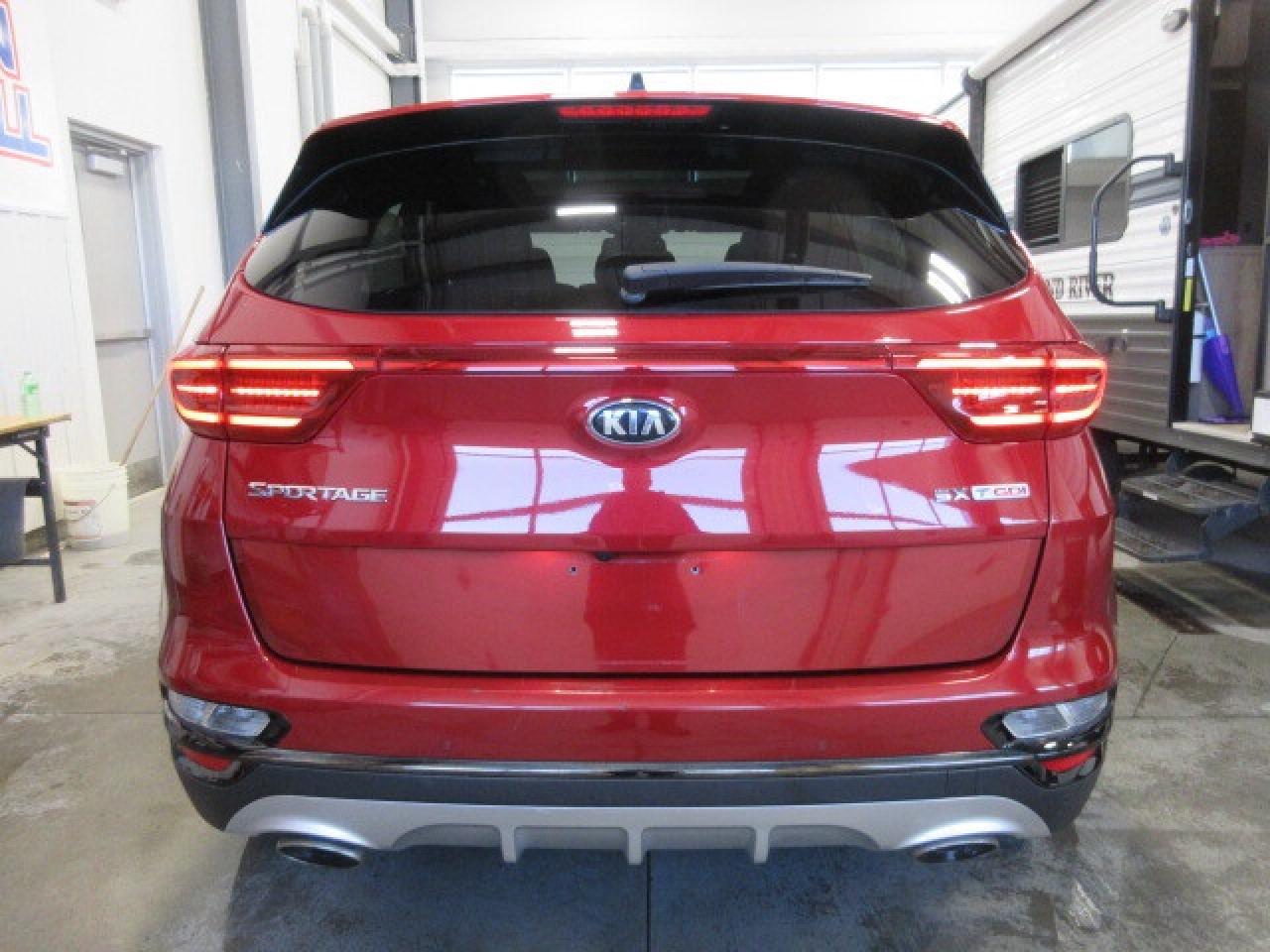 2022 Kia Sportage SX AWD, NAV, ROOF, LEATHER, APPLE/ANDROID, 84K! Photo