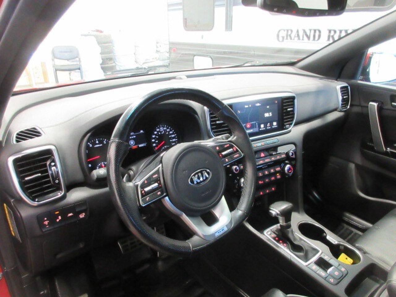 2022 Kia Sportage SX AWD, NAV, ROOF, LEATHER, APPLE/ANDROID, 84K! Photo