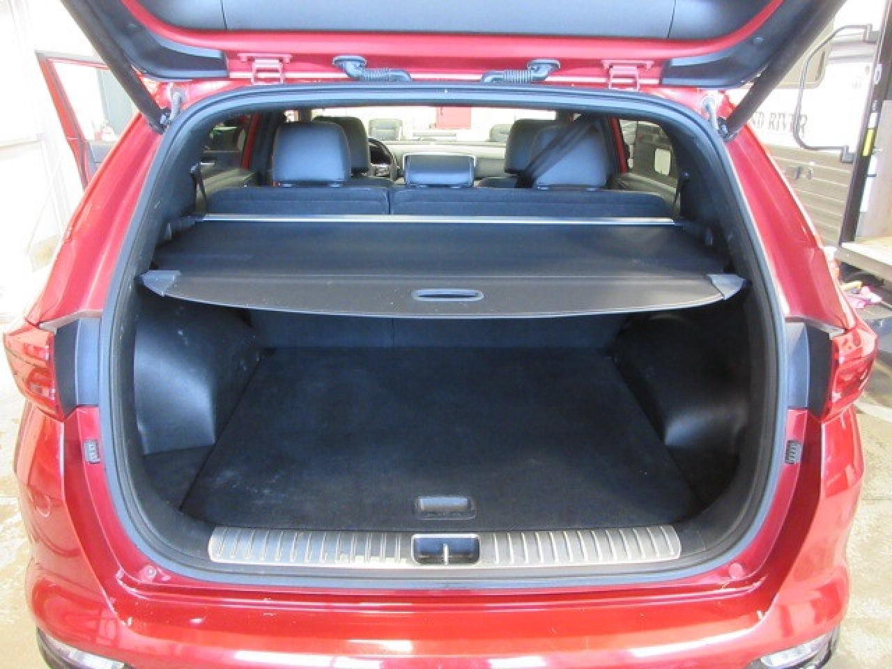 2022 Kia Sportage SX AWD, NAV, ROOF, LEATHER, APPLE/ANDROID, 84K! Photo