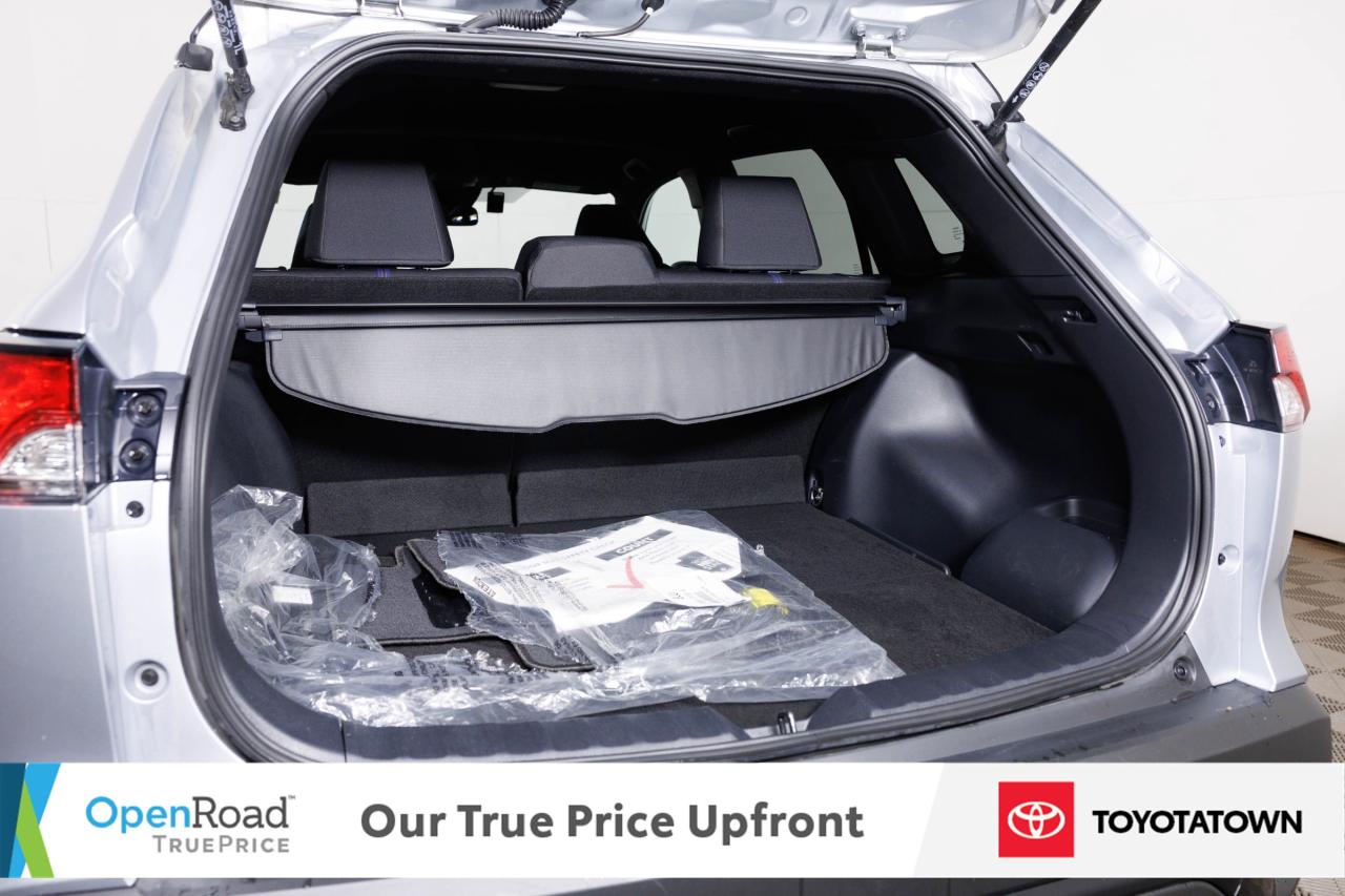 2023 Toyota Corolla Cross SE! CERTIFIED PRE OWNED! ACCIDENT FREE! ELIGIBLE F Photo