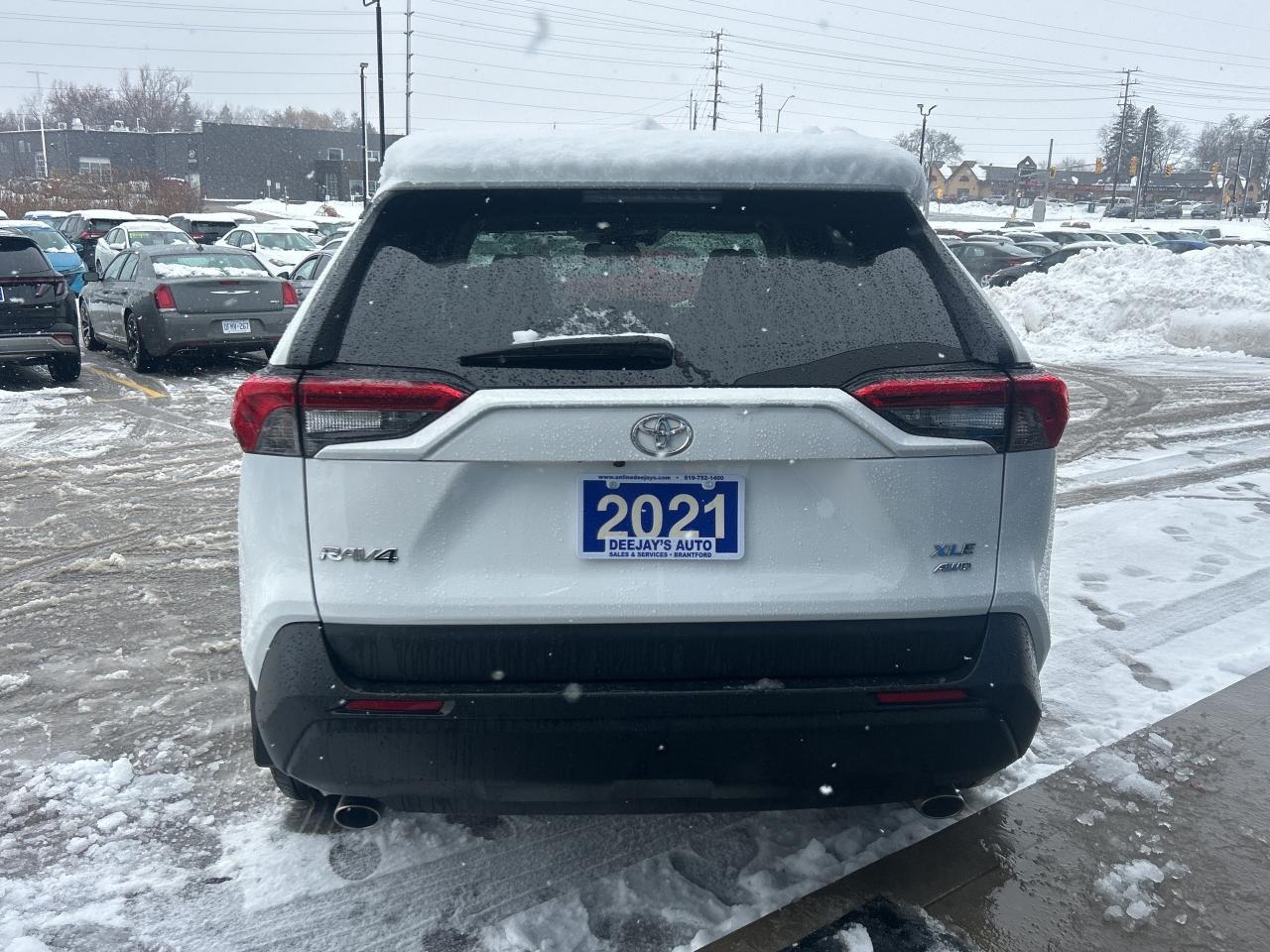 2021 Toyota RAV4 XLE Photo3