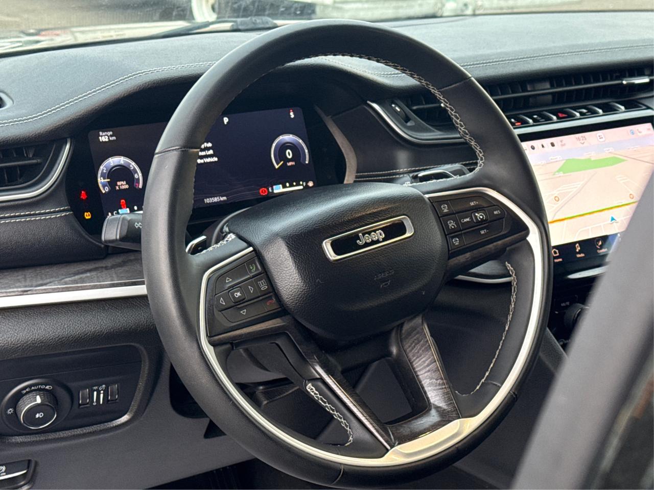 2023 Jeep Grand Cherokee NAV LEATHER HEATED SEATS! WE FINANCE ALL CREDIT! Photo