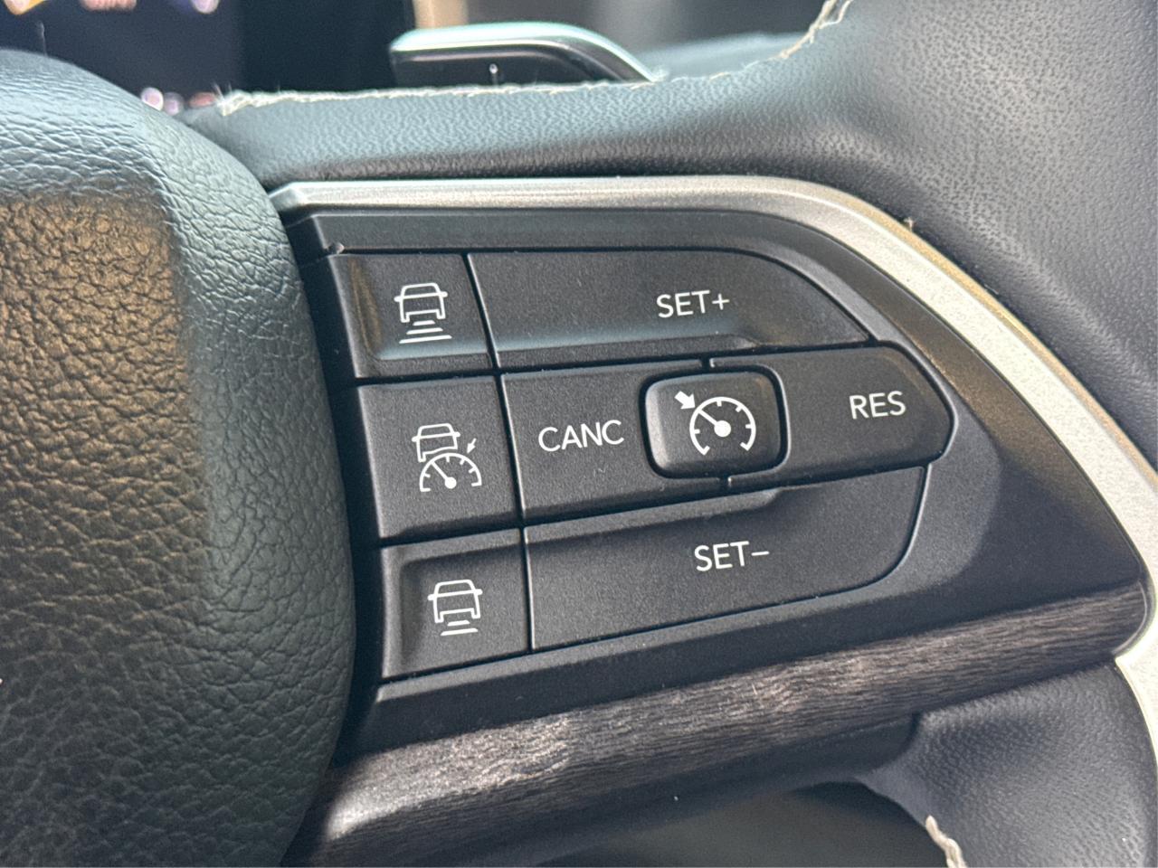 2023 Jeep Grand Cherokee NAV LEATHER HEATED SEATS! WE FINANCE ALL CREDIT! Photo