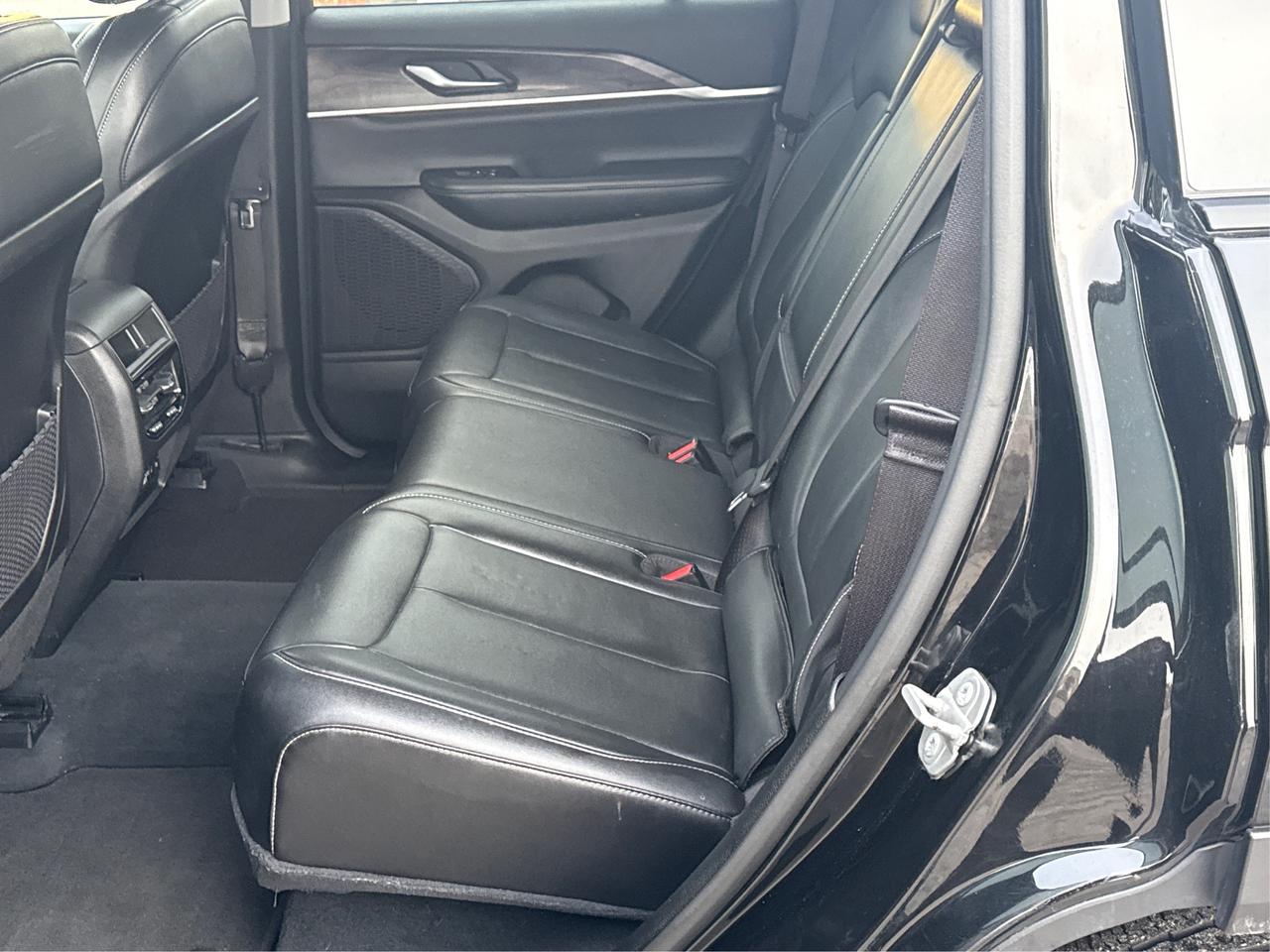 2023 Jeep Grand Cherokee NAV LEATHER HEATED SEATS! WE FINANCE ALL CREDIT! Photo