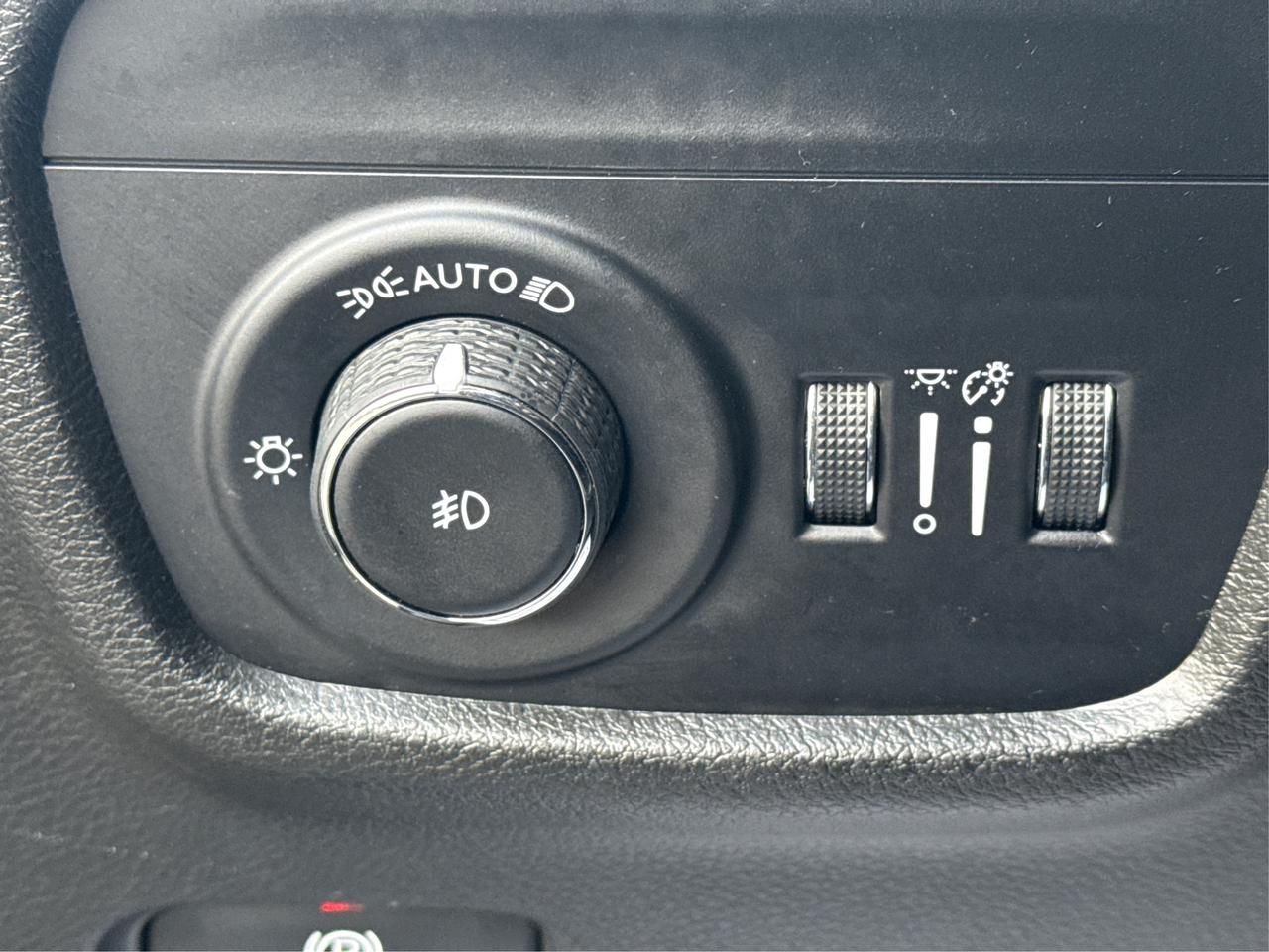 2023 Jeep Grand Cherokee NAV LEATHER HEATED SEATS! WE FINANCE ALL CREDIT! Photo