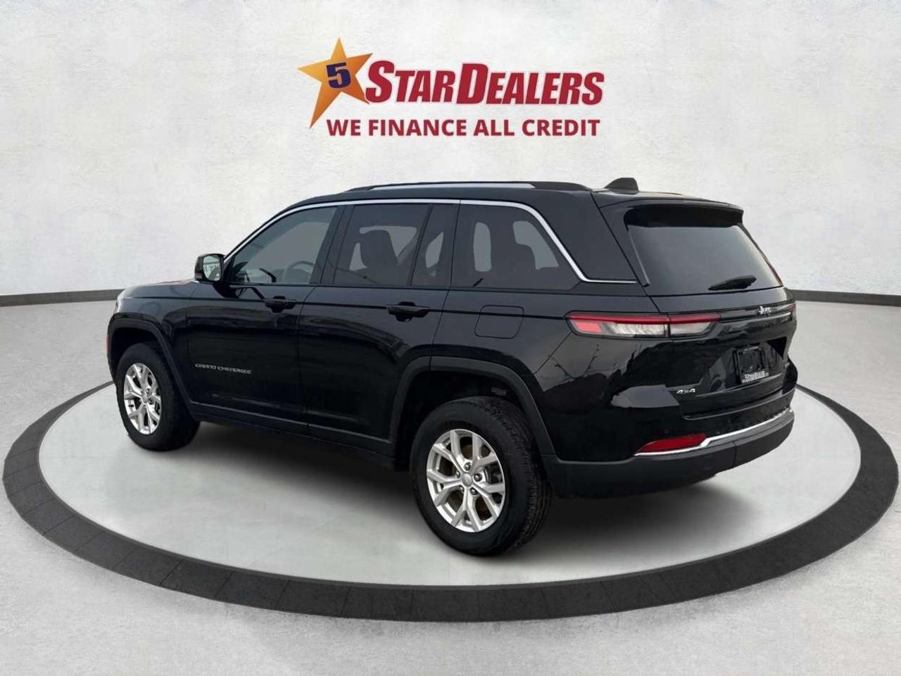 2023 Jeep Grand Cherokee NAV LEATHER VERY CLEAN ! WE FINANCE ALL CREDIT! Photo