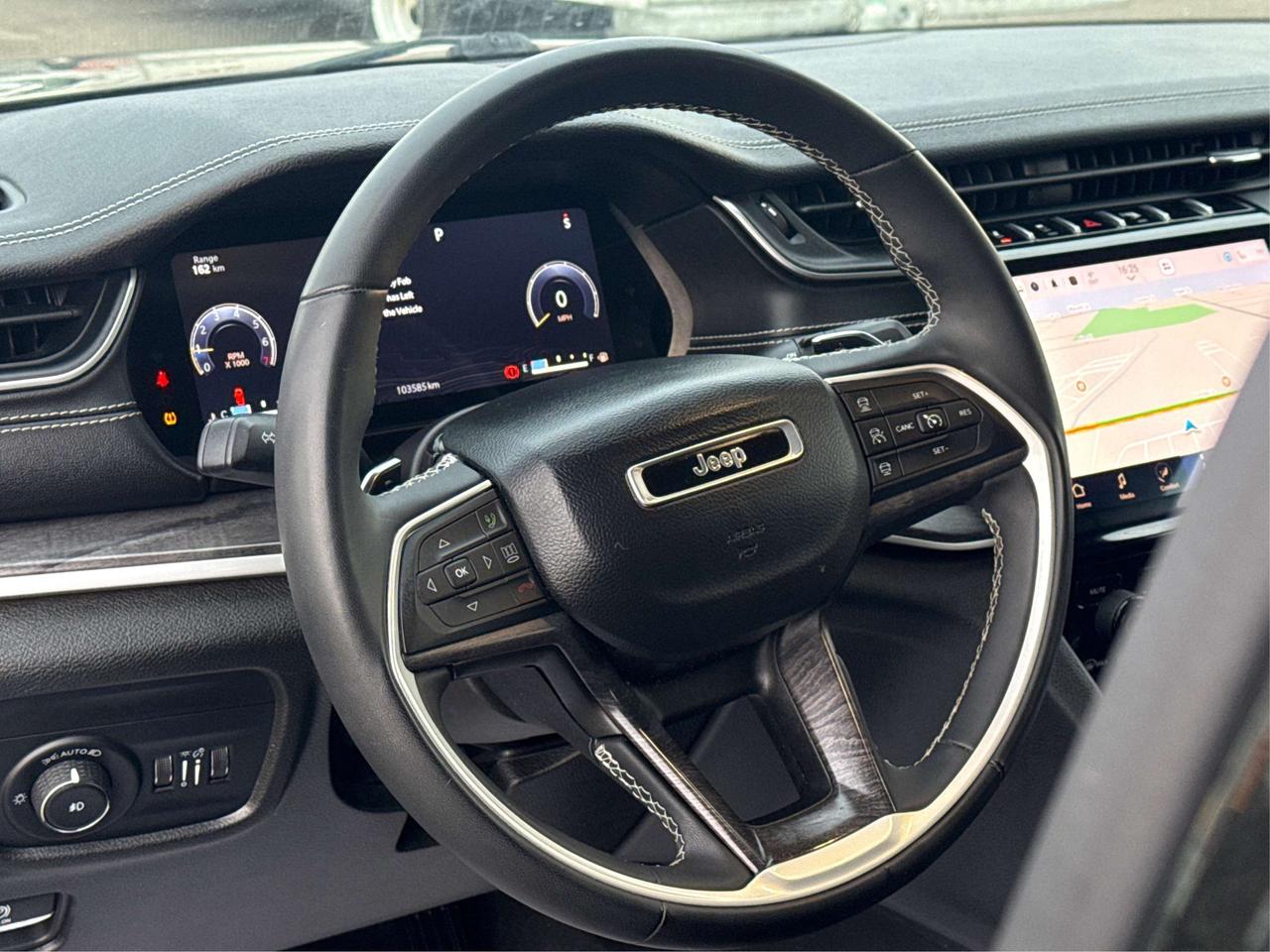 2023 Jeep Grand Cherokee NAV LEATHER VERY CLEAN ! WE FINANCE ALL CREDIT! Photo