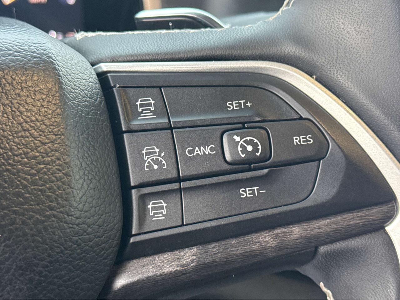 2023 Jeep Grand Cherokee NAV LEATHER VERY CLEAN ! WE FINANCE ALL CREDIT! Photo