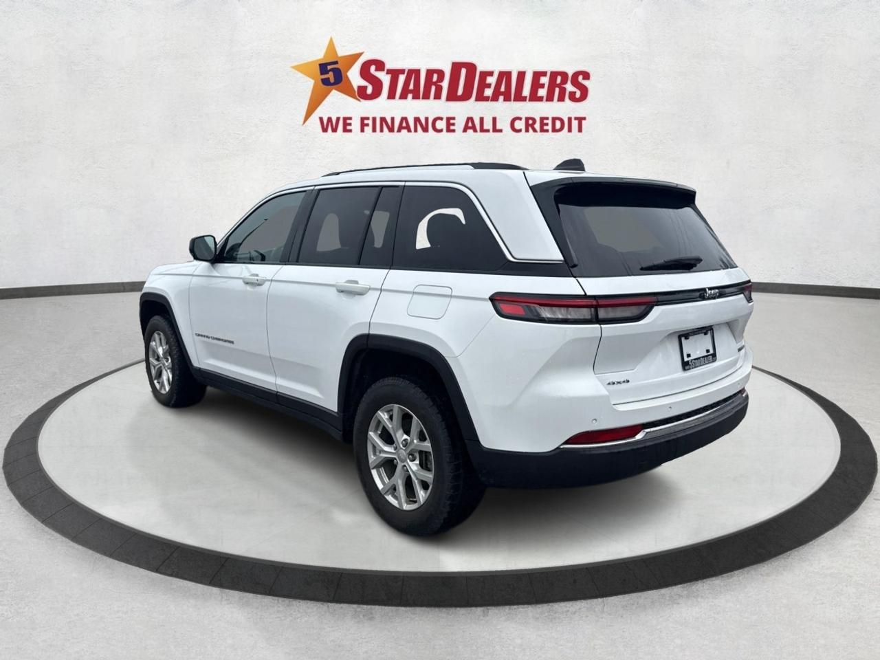 2023 Jeep Grand Cherokee NAV LEATHER HEATED SEATS! WE FINANCE ALL CREDIT! Photo4