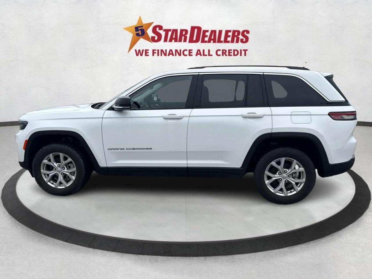 2023 Jeep Grand Cherokee NAV LEATHER VERY CLEAN ! WE FINANCE ALL CREDIT! Photo3