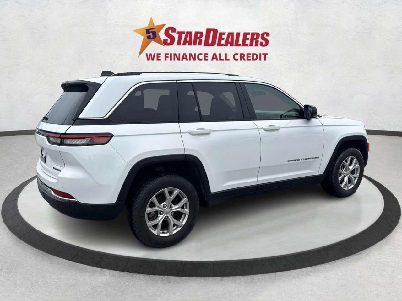 2023 Jeep Grand Cherokee NAV LEATHER VERY CLEAN ! WE FINANCE ALL CREDIT! Photo