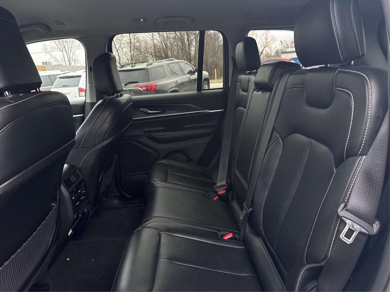 2023 Jeep Grand Cherokee NAV LEATHER VERY CLEAN ! WE FINANCE ALL CREDIT! Photo