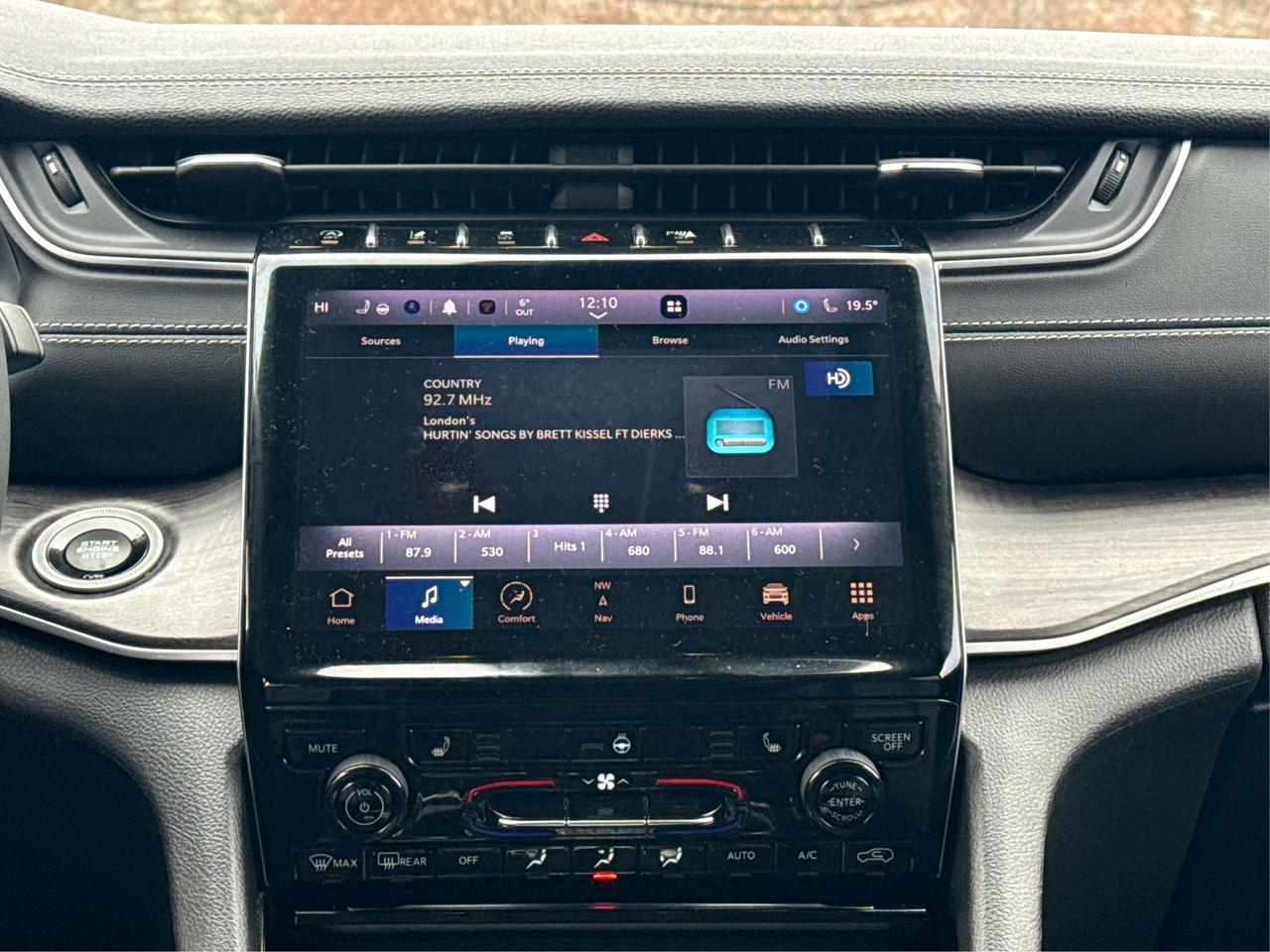 2023 Jeep Grand Cherokee NAV LEATHER VERY CLEAN ! WE FINANCE ALL CREDIT! Photo