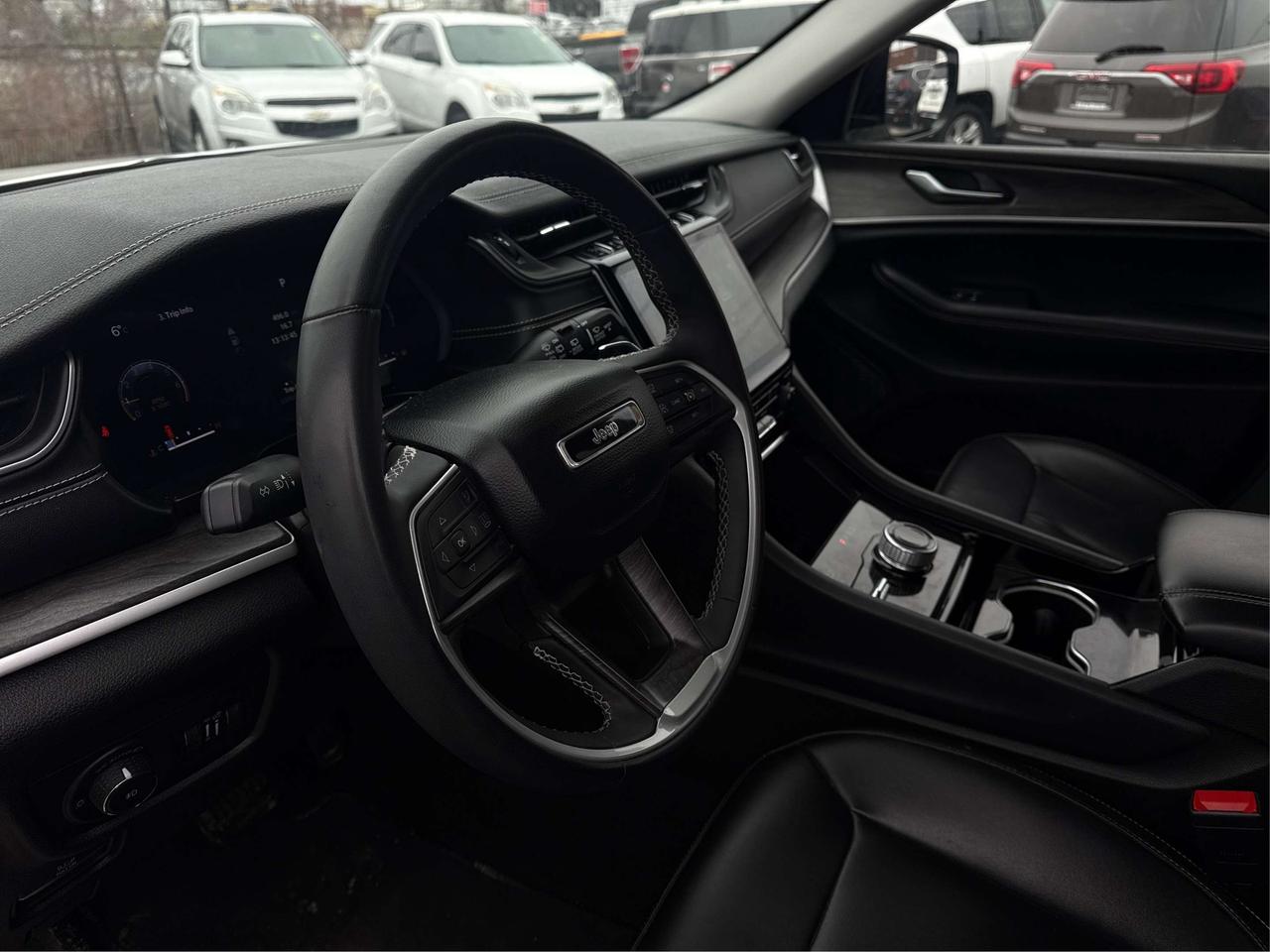 2023 Jeep Grand Cherokee NAV LEATHER VERY CLEAN ! WE FINANCE ALL CREDIT! Photo