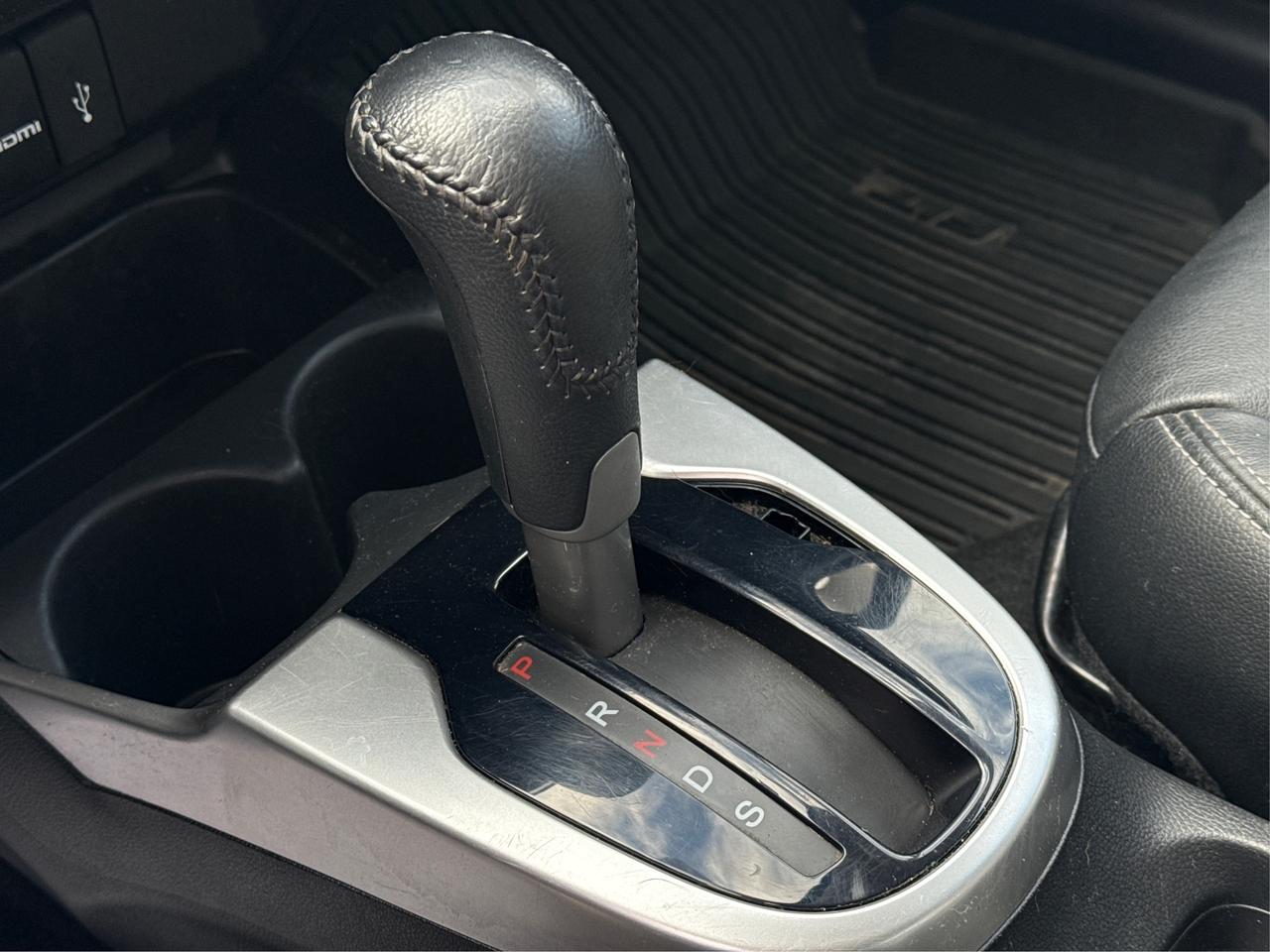 2017 Honda Fit LEATHER SUNROOF CERTIFIED  WE FINANCE ALL CREDIT! Photo