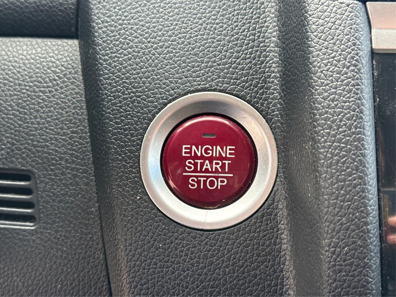 2017 Honda Fit LEATHER SUNROOF CERTIFIED  WE FINANCE ALL CREDIT! Photo