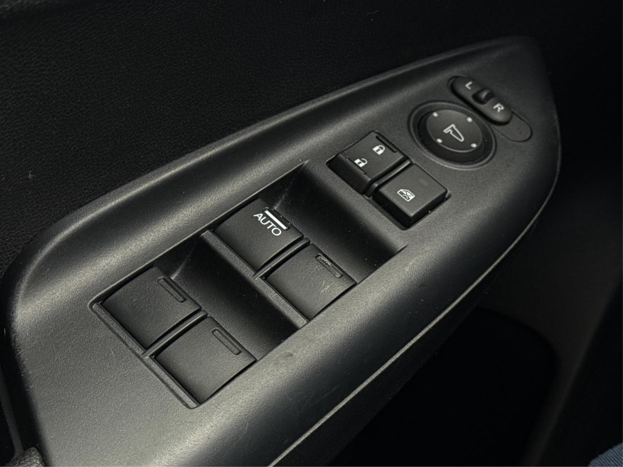 2017 Honda Fit LEATHER SUNROOF CERTIFIED  WE FINANCE ALL CREDIT! Photo