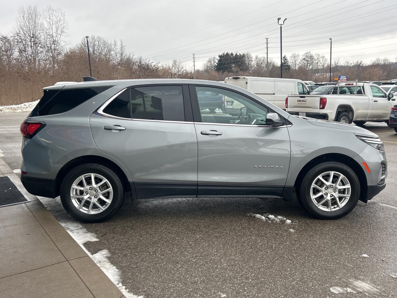 2023 Chevrolet Equinox LT TURBO Photo2
