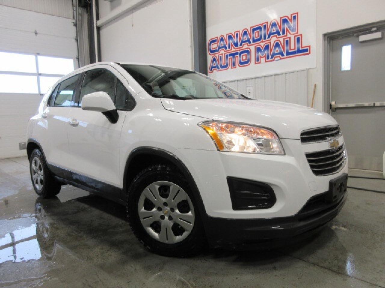2016 Chevrolet Trax CLEAN CARFAX, LS, AUTO, A/C, JUST 93K! Photo0