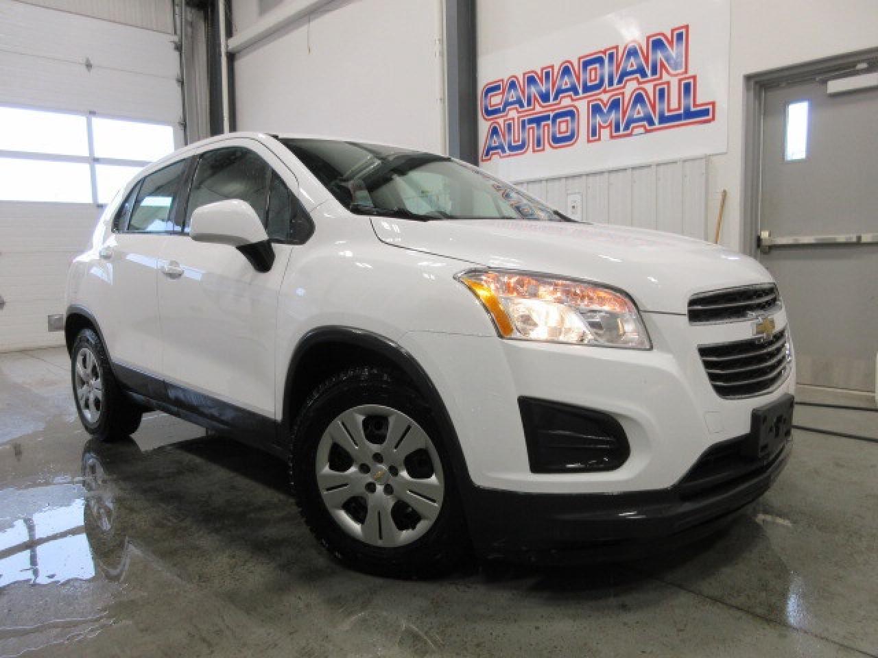 2016 Chevrolet Trax CLEAN CARFAX, LS, AUTO, A/C, JUST 93K! Photo
