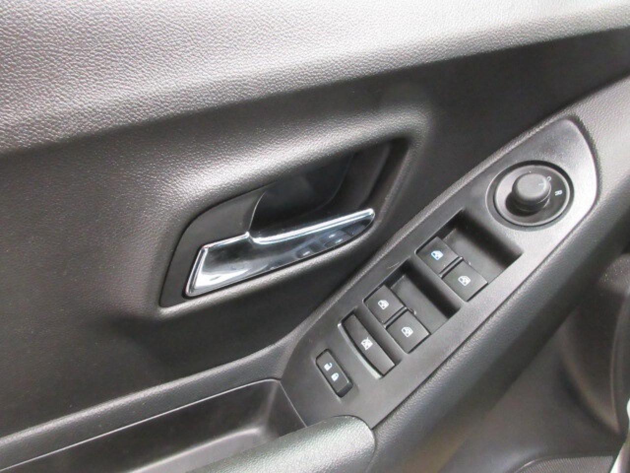 2016 Chevrolet Trax CLEAN CARFAX, LS, AUTO, A/C, JUST 93K! Photo