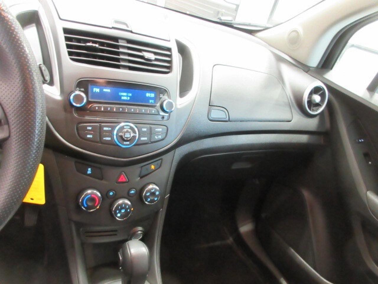 2016 Chevrolet Trax CLEAN CARFAX, LS, AUTO, A/C, JUST 93K! Photo