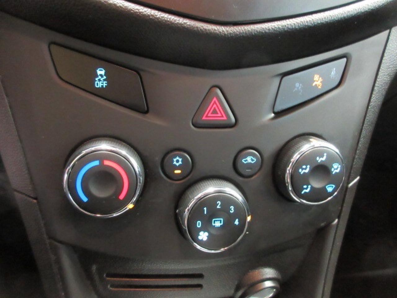 2016 Chevrolet Trax CLEAN CARFAX, LS, AUTO, A/C, JUST 93K! Photo