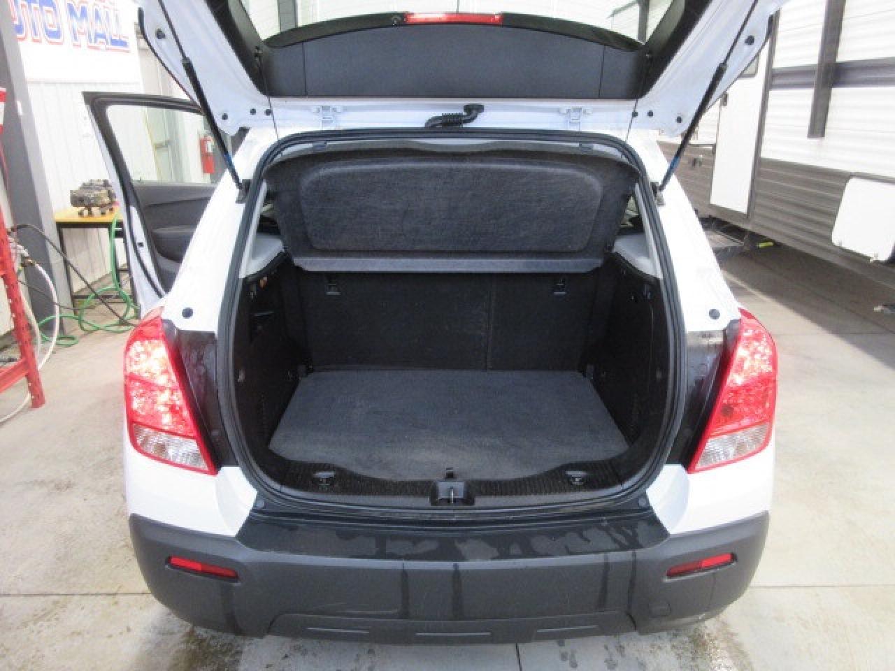 2016 Chevrolet Trax CLEAN CARFAX, LS, AUTO, A/C, JUST 93K! Photo