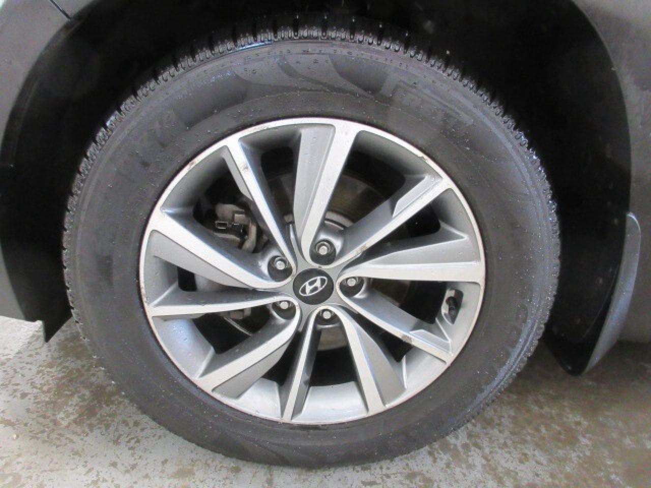 2019 Hyundai Santa Fe PREFERRED AWD, HTD. SEATS, APPLE/ANDROID, 89K! Photo