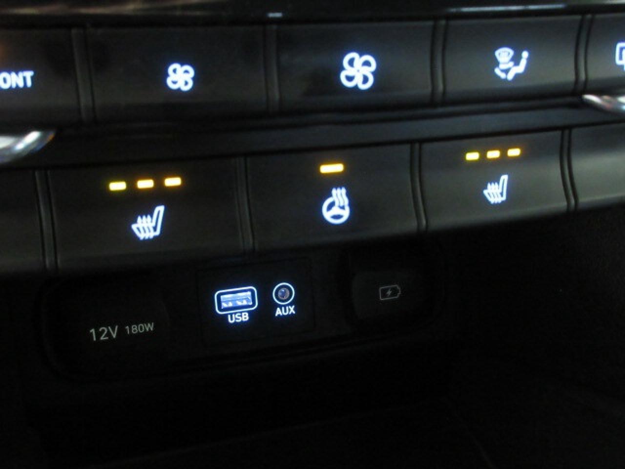 2019 Hyundai Santa Fe PREFERRED AWD, HTD. SEATS, APPLE/ANDROID, 89K! Photo