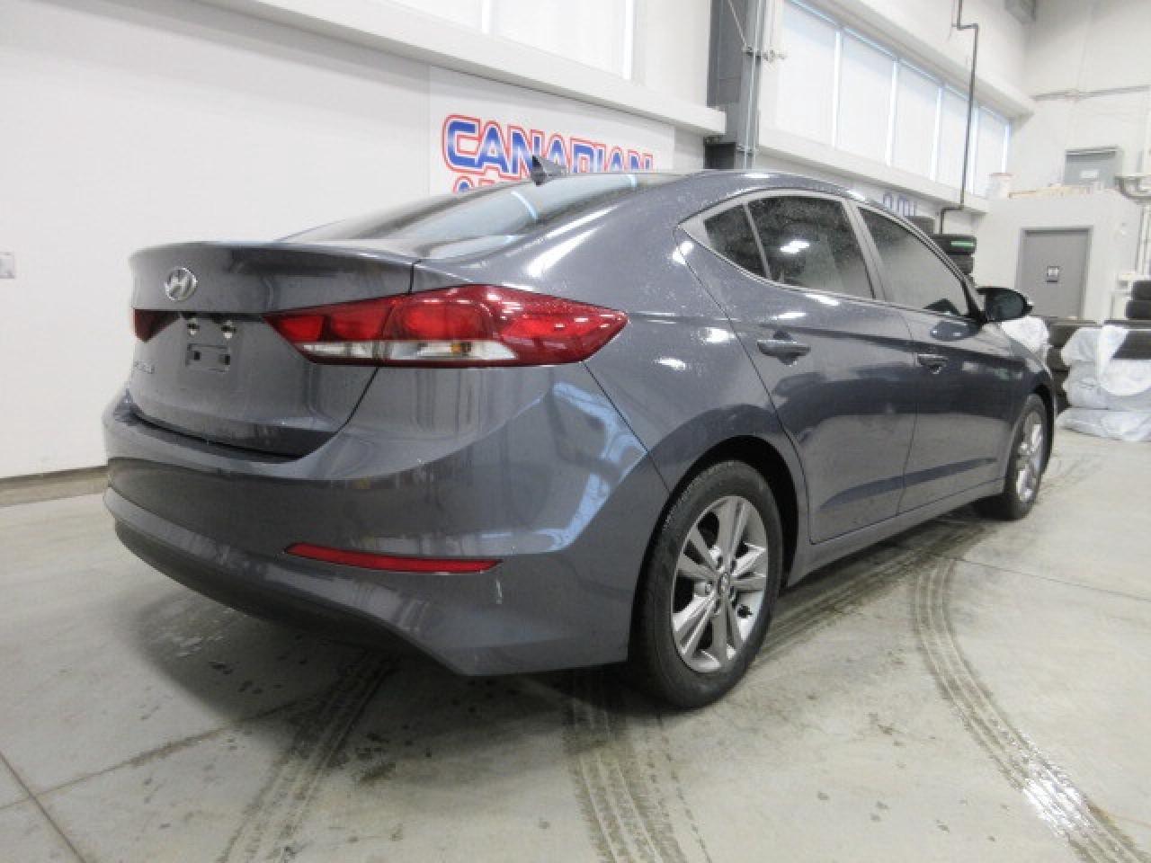 2017 Hyundai Elantra GL, AUTO, A/C, ALLOYS, APPLE/ANDROID, CAMERA, 82K! Photo