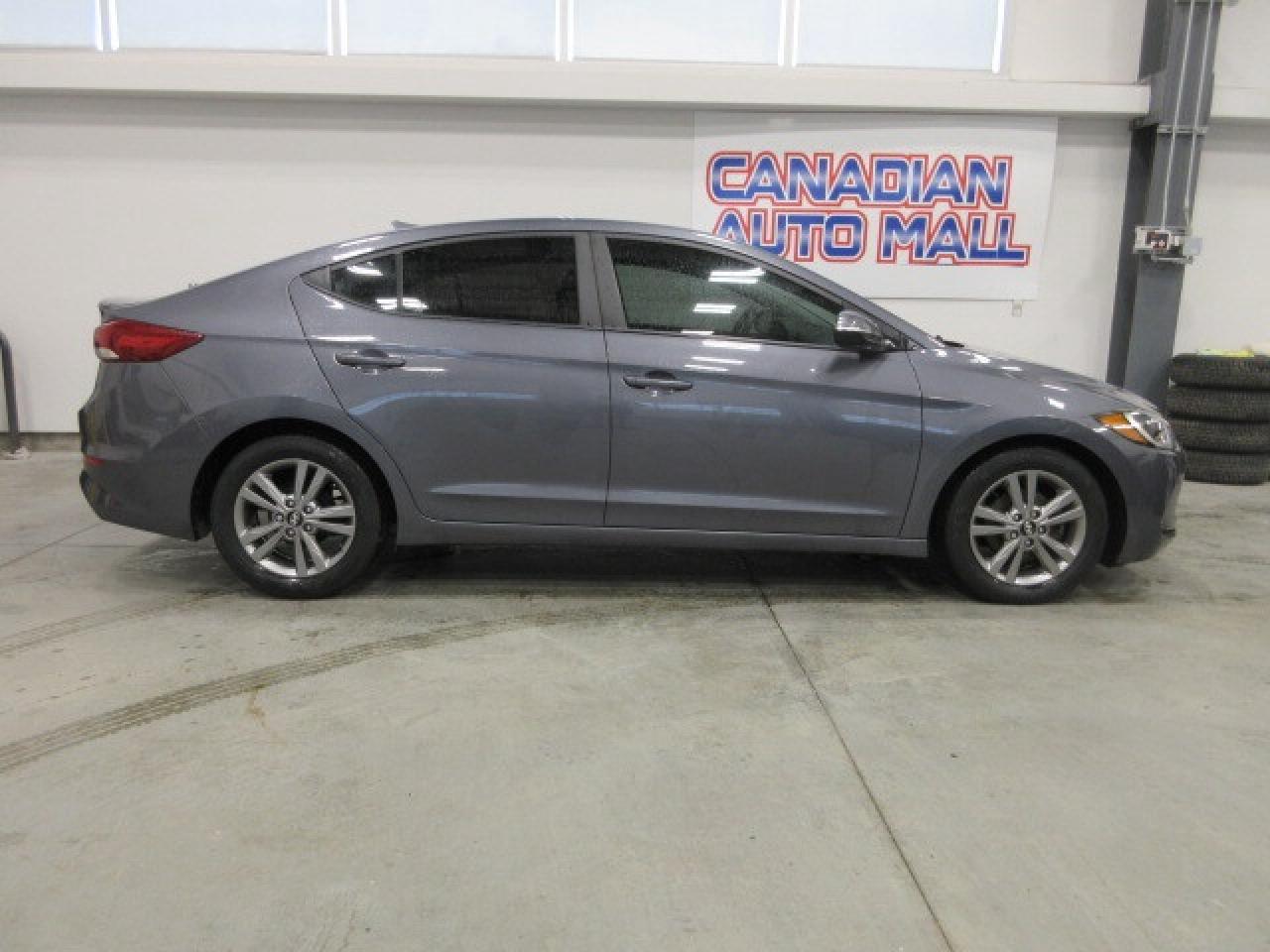 2017 Hyundai Elantra GL, AUTO, A/C, ALLOYS, APPLE/ANDROID, CAMERA, 82K! Photo