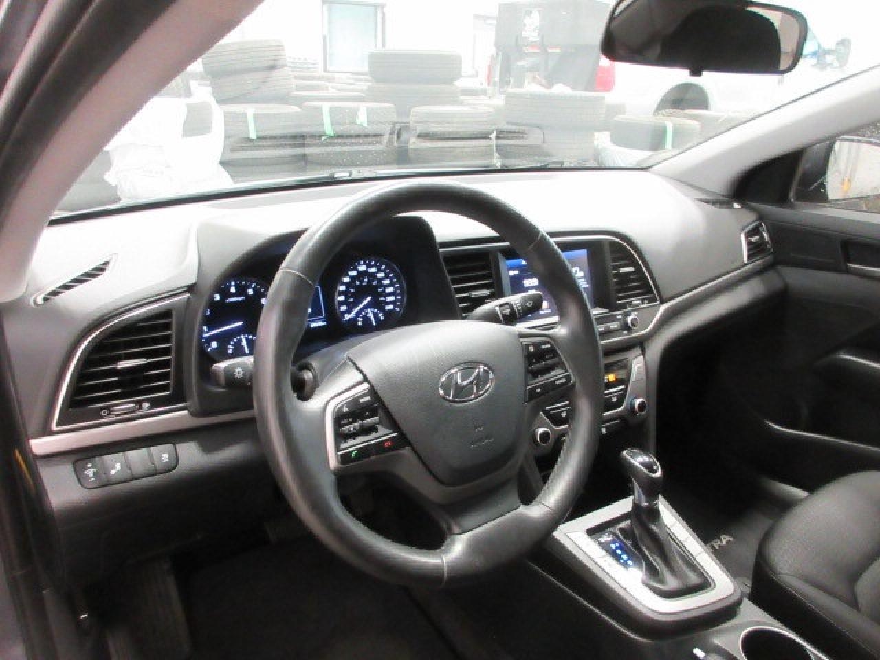 2017 Hyundai Elantra GL, AUTO, A/C, ALLOYS, APPLE/ANDROID, CAMERA, 82K! Photo