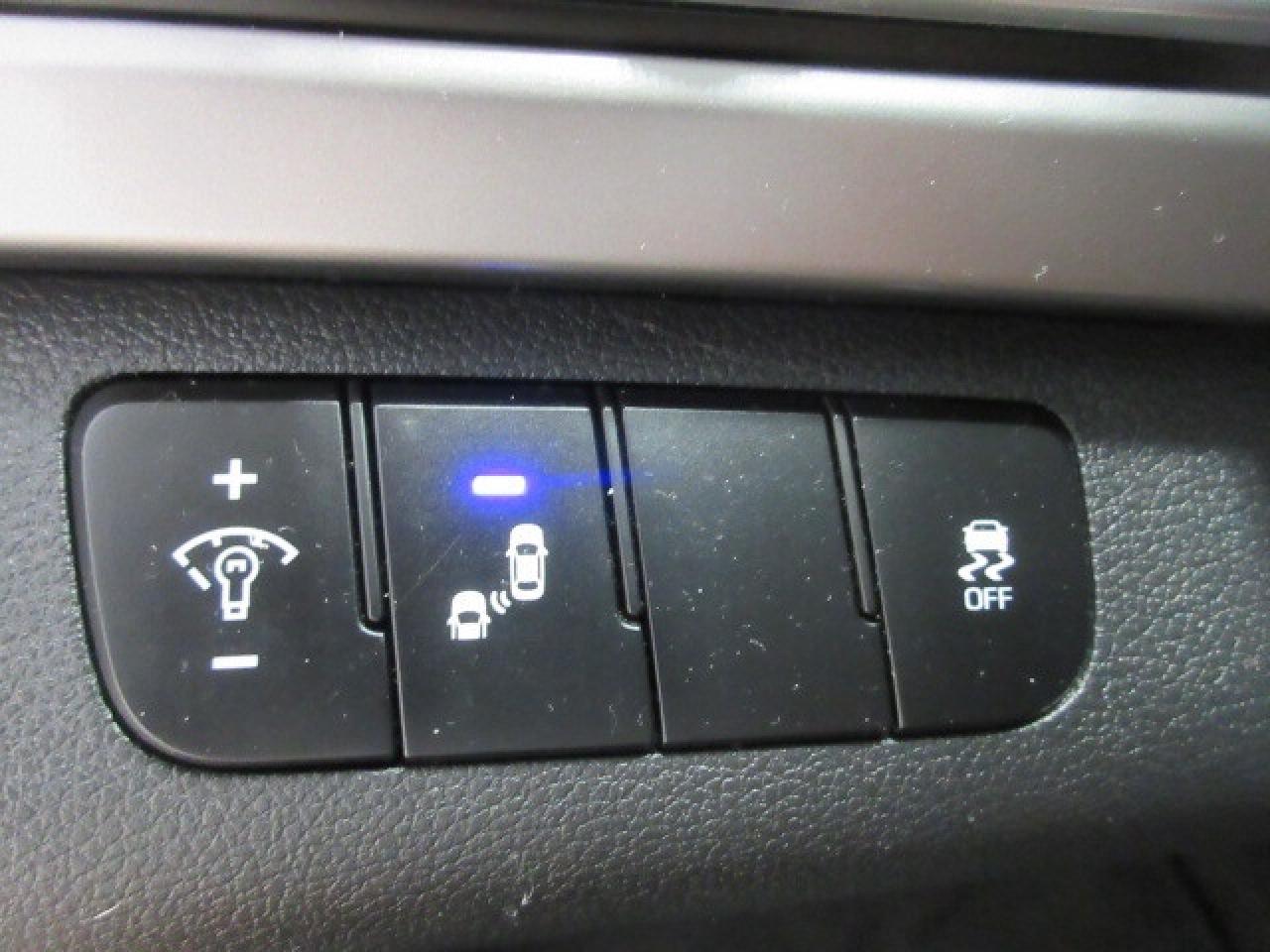 2017 Hyundai Elantra GL, AUTO, A/C, ALLOYS, APPLE/ANDROID, CAMERA, 82K! Photo