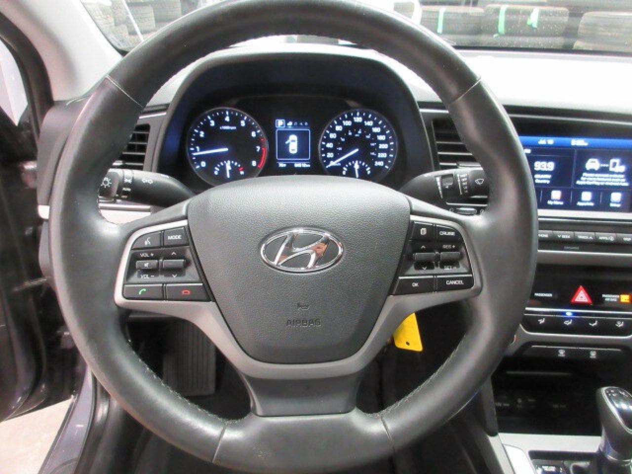 2017 Hyundai Elantra GL, AUTO, A/C, ALLOYS, APPLE/ANDROID, CAMERA, 82K! Photo