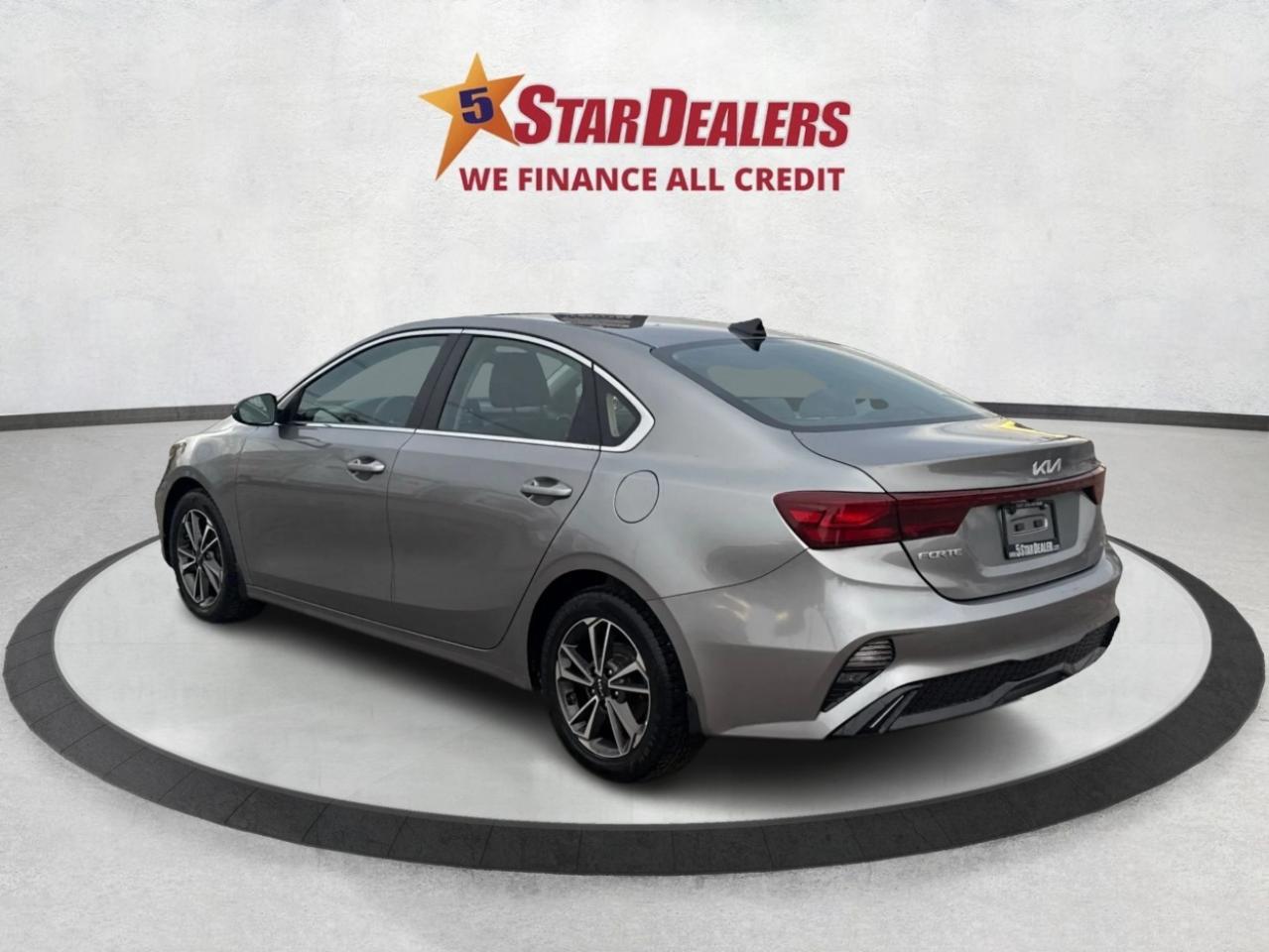 2022 Kia Forte EX IVT HEATED SEATS CLEAN! WE FINANCE ALL CREDIT Photo4