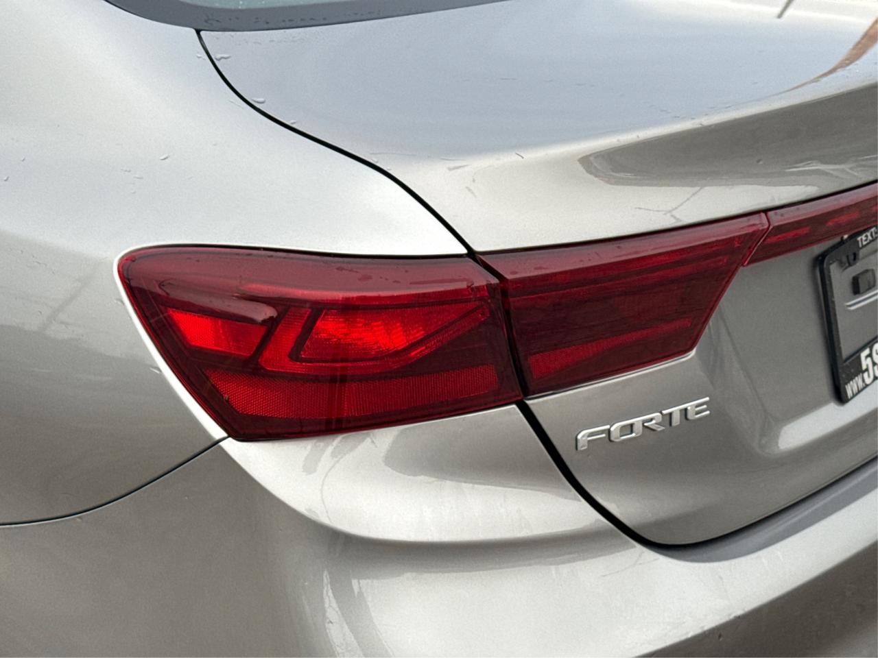 2022 Kia Forte EX IVT HEATED SEATS CLEAN! WE FINANCE ALL CREDIT Photo