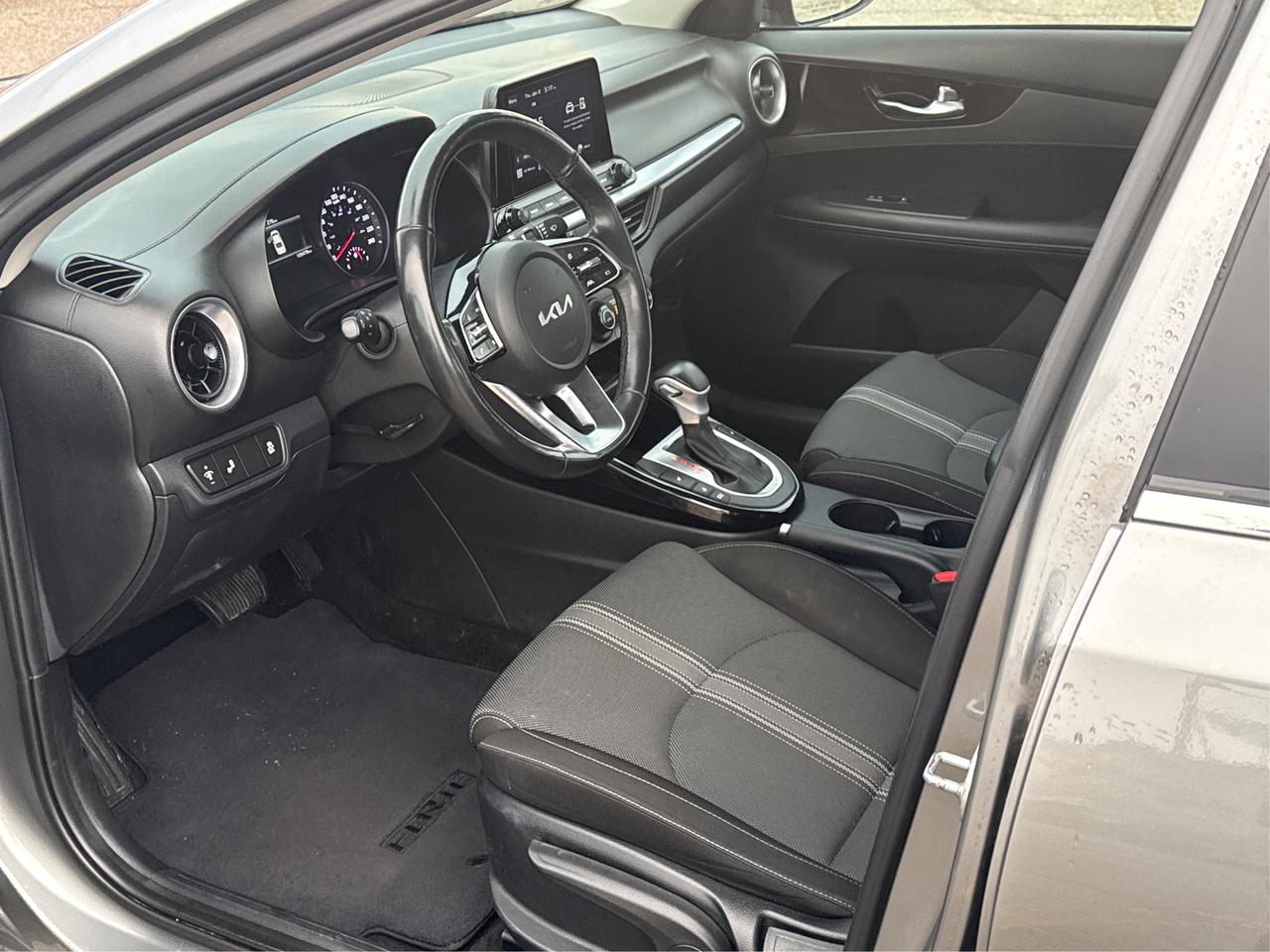 2022 Kia Forte EX IVT HEATED SEATS CLEAN! WE FINANCE ALL CREDIT Photo