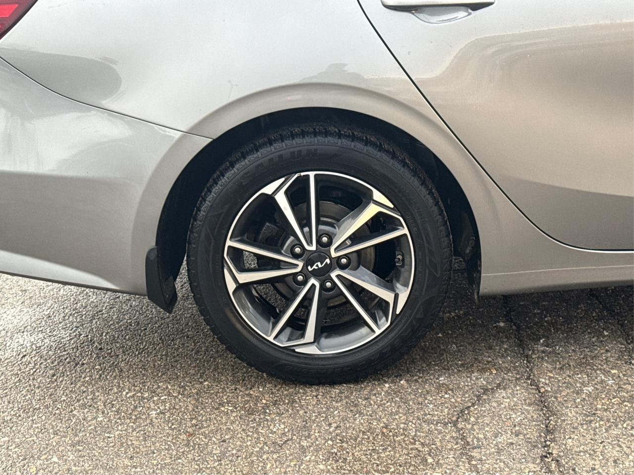 2022 Kia Forte EX IVT HEATED SEATS CLEAN! WE FINANCE ALL CREDIT Photo