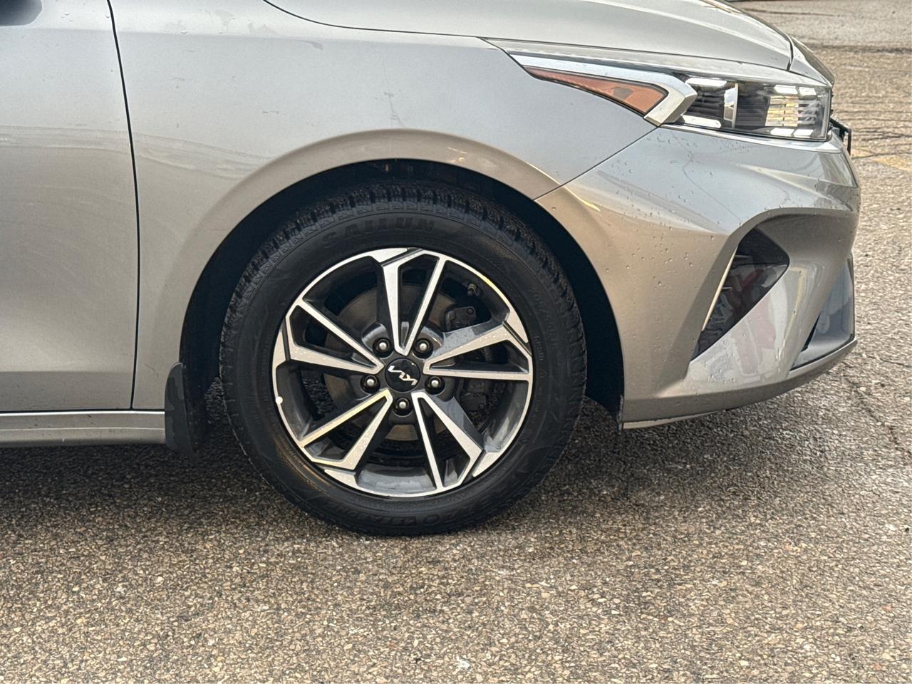 2022 Kia Forte EX IVT HEATED SEATS CLEAN! WE FINANCE ALL CREDIT Photo