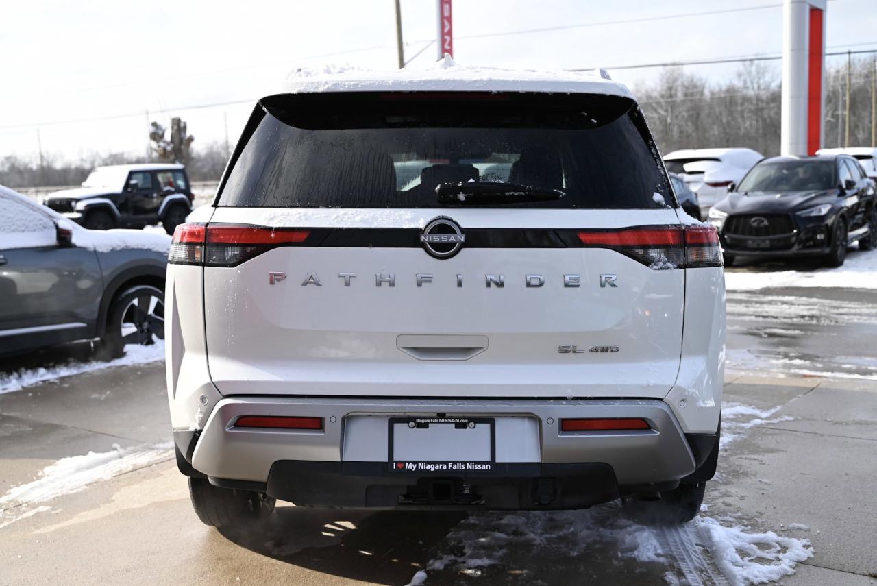 2024 Nissan Pathfinder SL / LEATHER / NAVIGATION / PANO ROOF Photo3