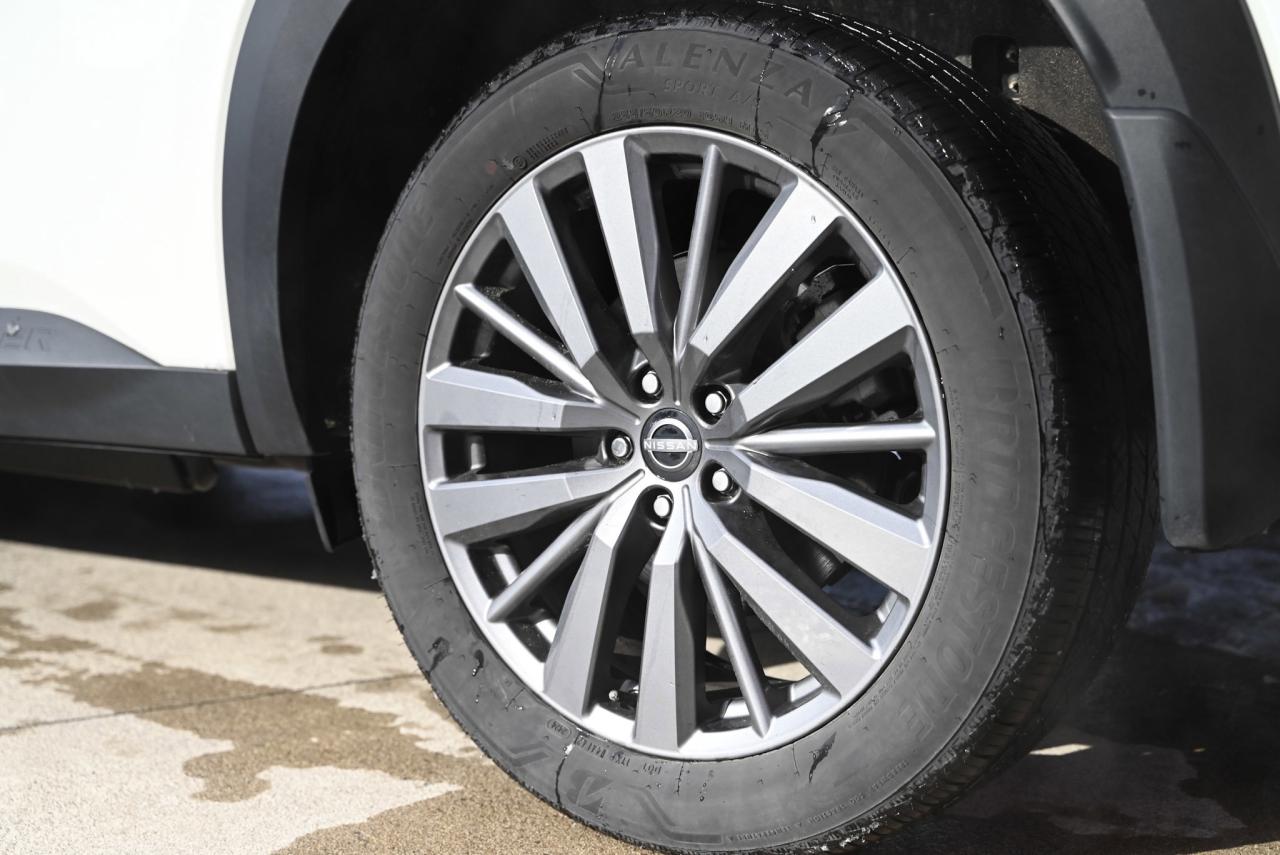 2024 Nissan Pathfinder SL / LEATHER / NAVIGATION / PANO ROOF Photo