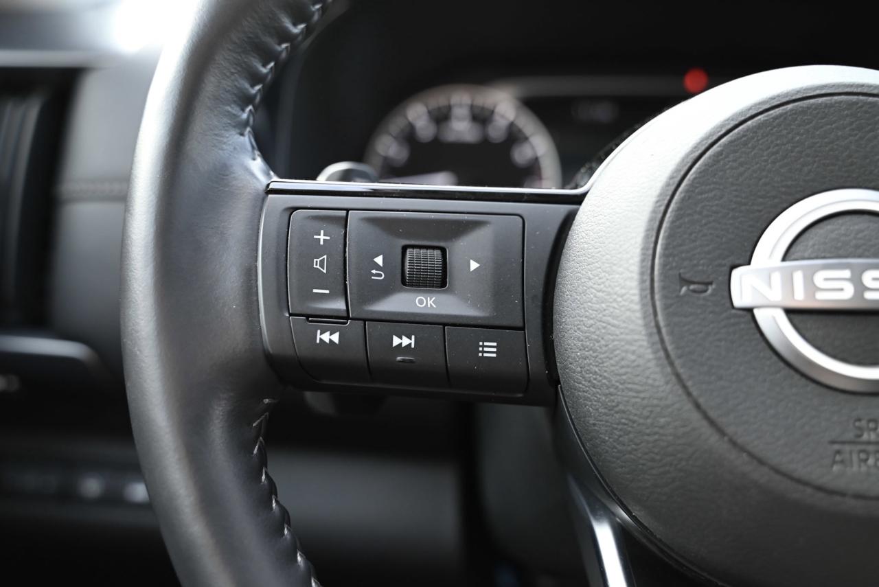 2024 Nissan Pathfinder SL / LEATHER / NAVIGATION / PANO ROOF Photo