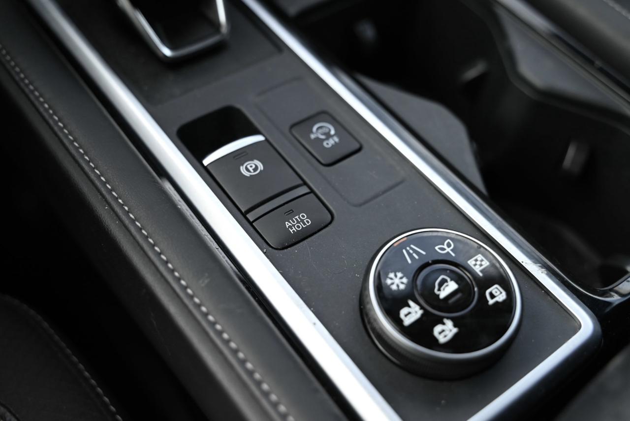 2024 Nissan Pathfinder SL / LEATHER / NAVIGATION / PANO ROOF Photo