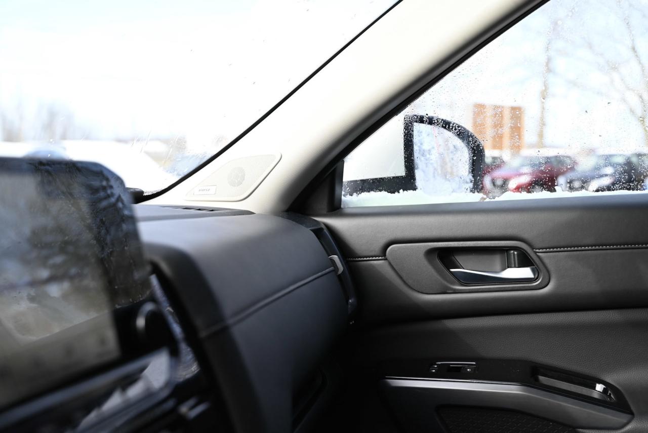 2024 Nissan Pathfinder SL / LEATHER / NAVIGATION / PANO ROOF Photo